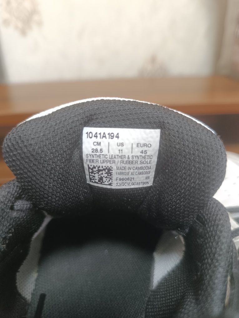 Asics court slide2