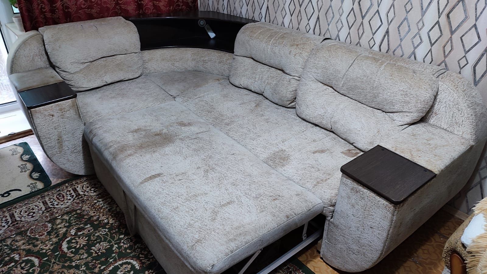 Диван угловой продам