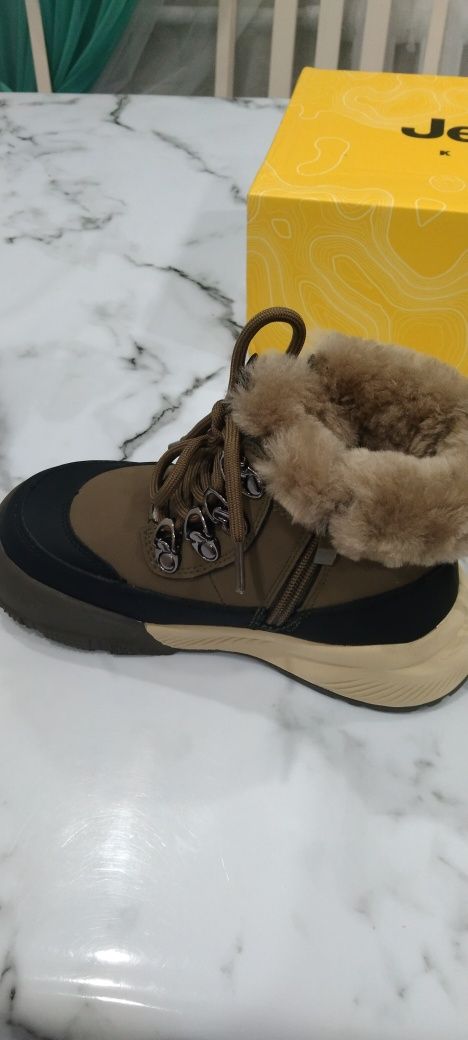 Продам новые сапоги зимние для мальчика