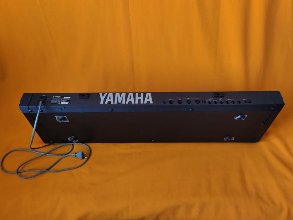 синтезатор Yamaha DX-21