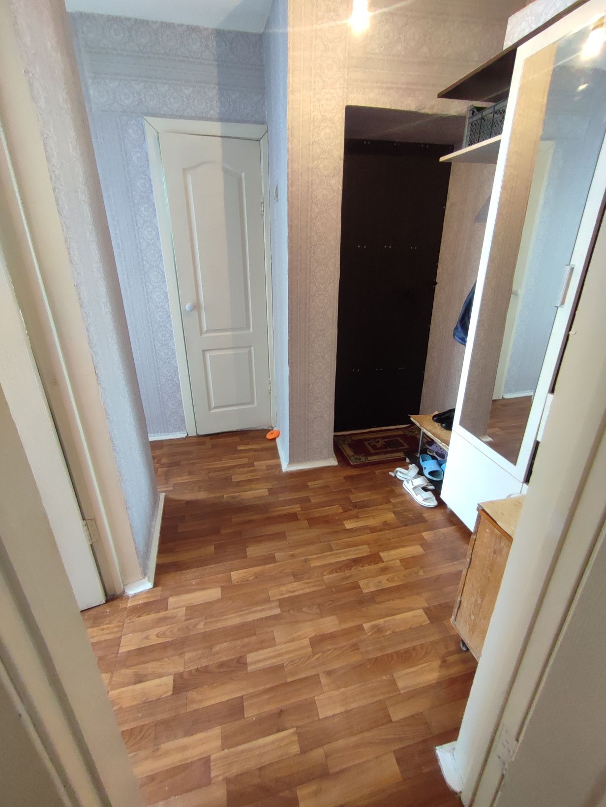 Продам 2 х комн комн квар.  2- 28,  3 этаж.
