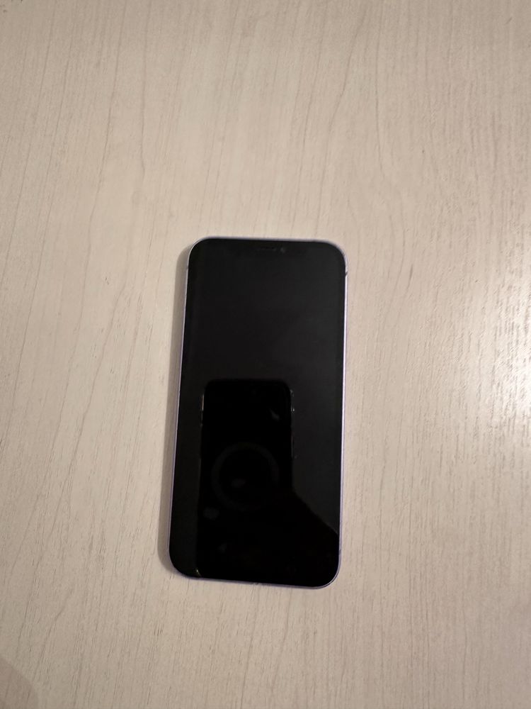 Продам Iphone 12