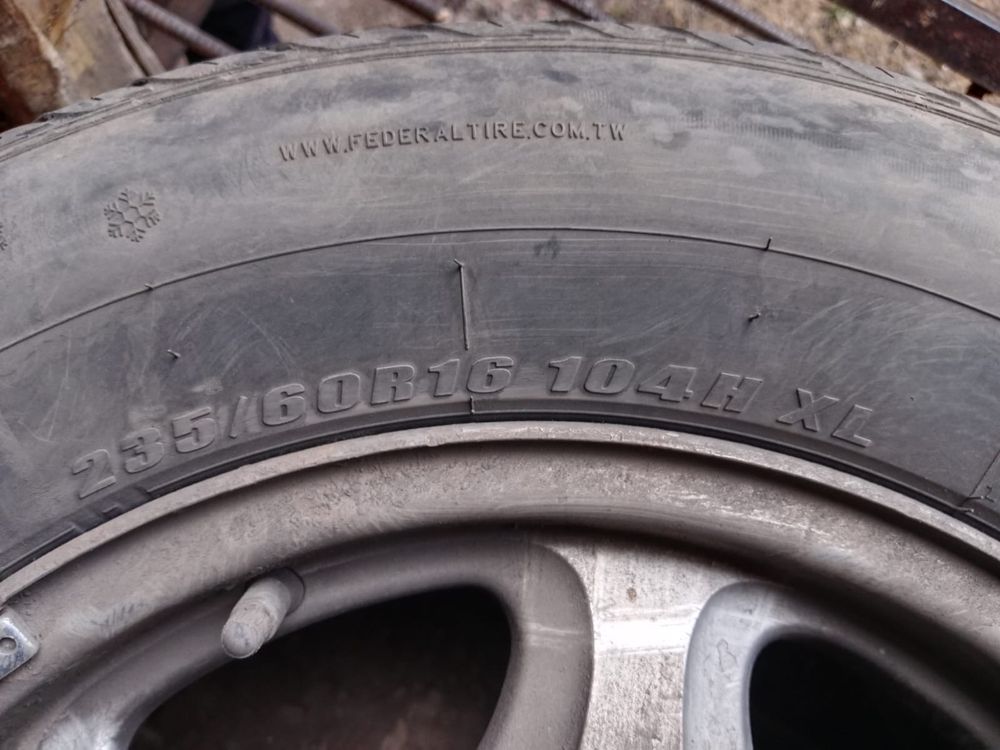 Продам зимние шины с дисками