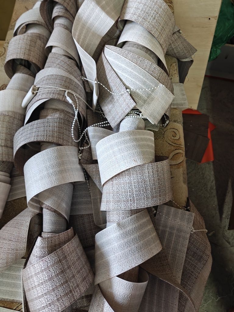 Продам жалюзи 6 шт. Состояние отличное