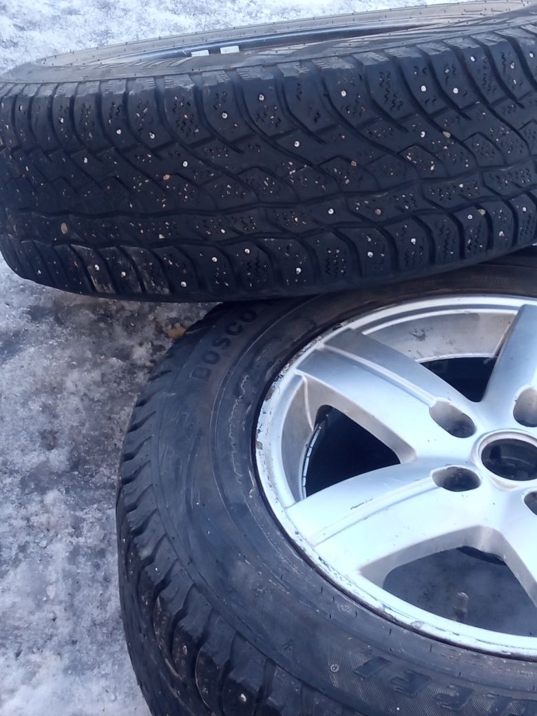 2 штук,резина зимняя шипованый, резина норм,215/65R16, диски 7JX16H2,