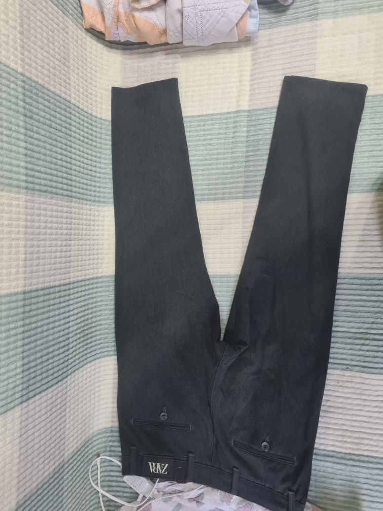 Брюки Zara, размер 31 — стильные и удобные, подойдут ко всему!