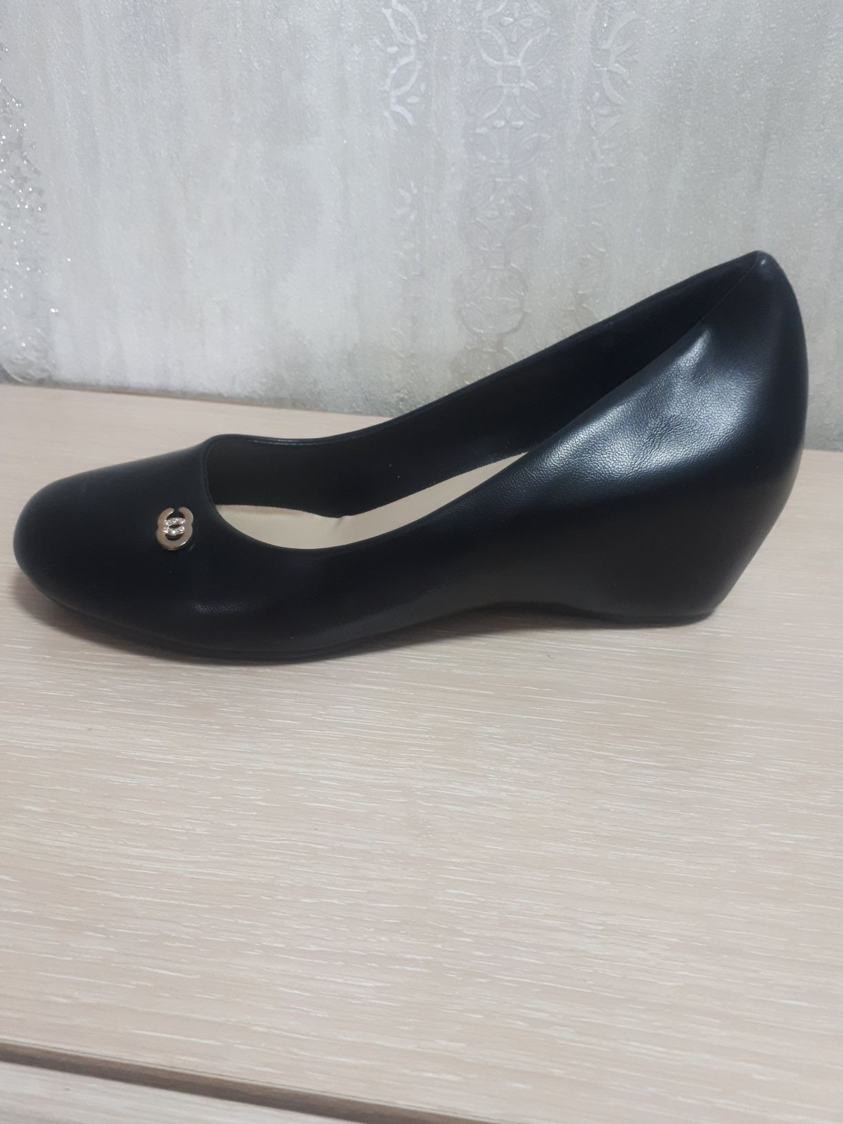 Продам женскую новую обувь.