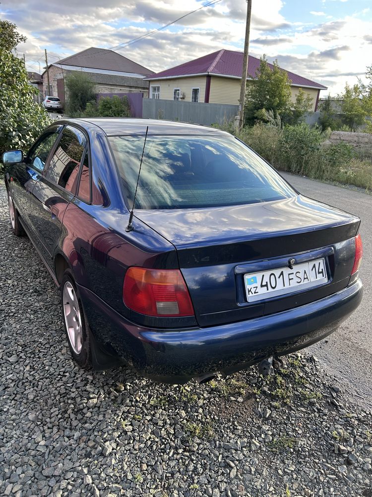 Audi A4 1.8 B5 1995г.