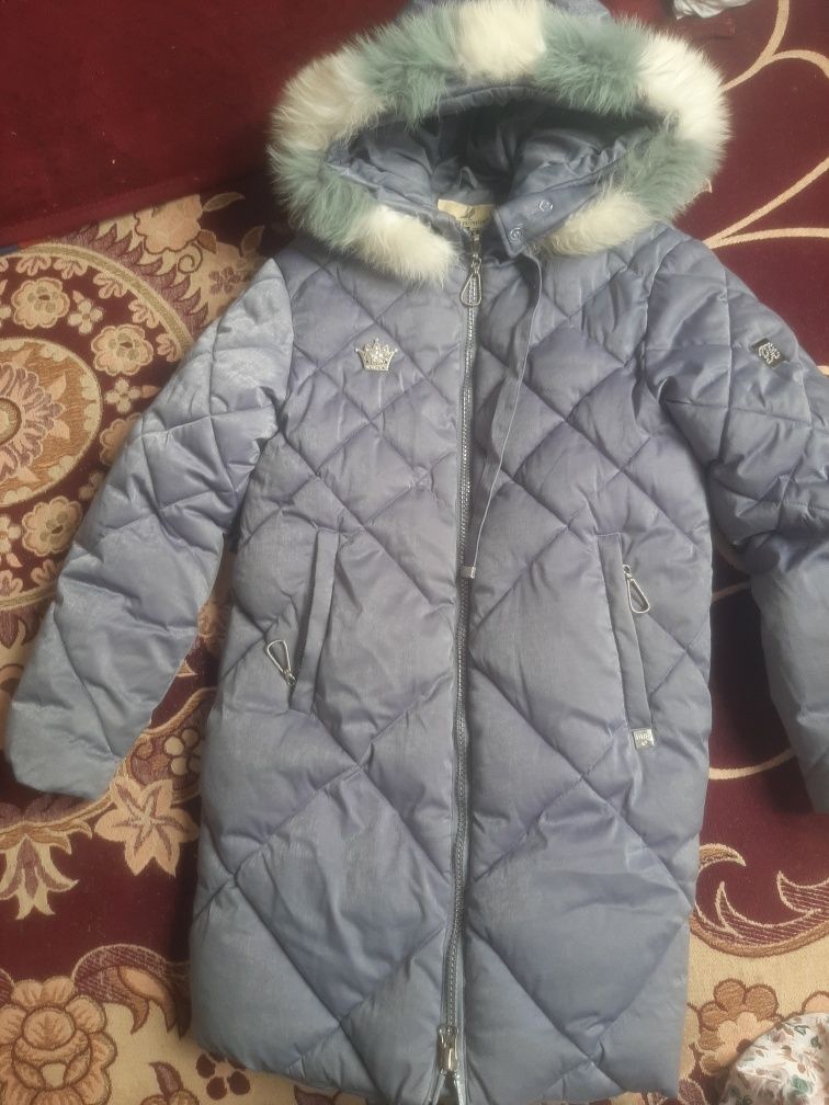 Продам куртки девочек 8-9-10-11лет куртви отличный состояние .