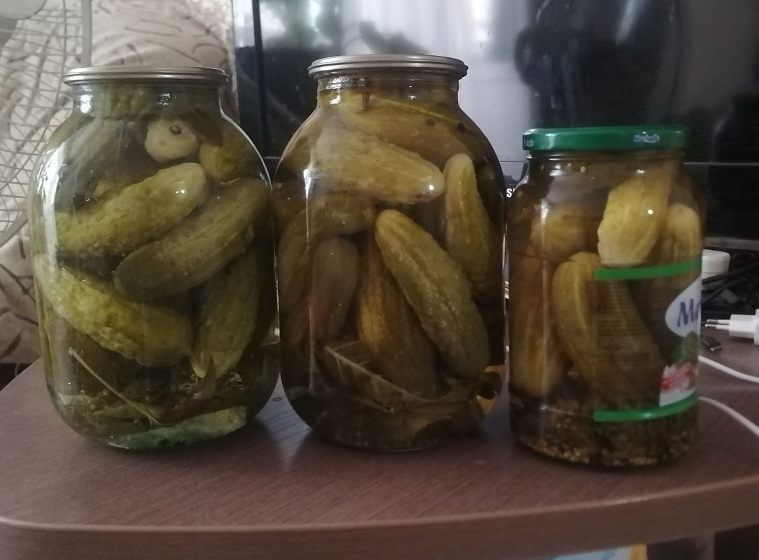 Соленые огурцы и помидоры. Доставка бесплатная( не менее 3 банок).