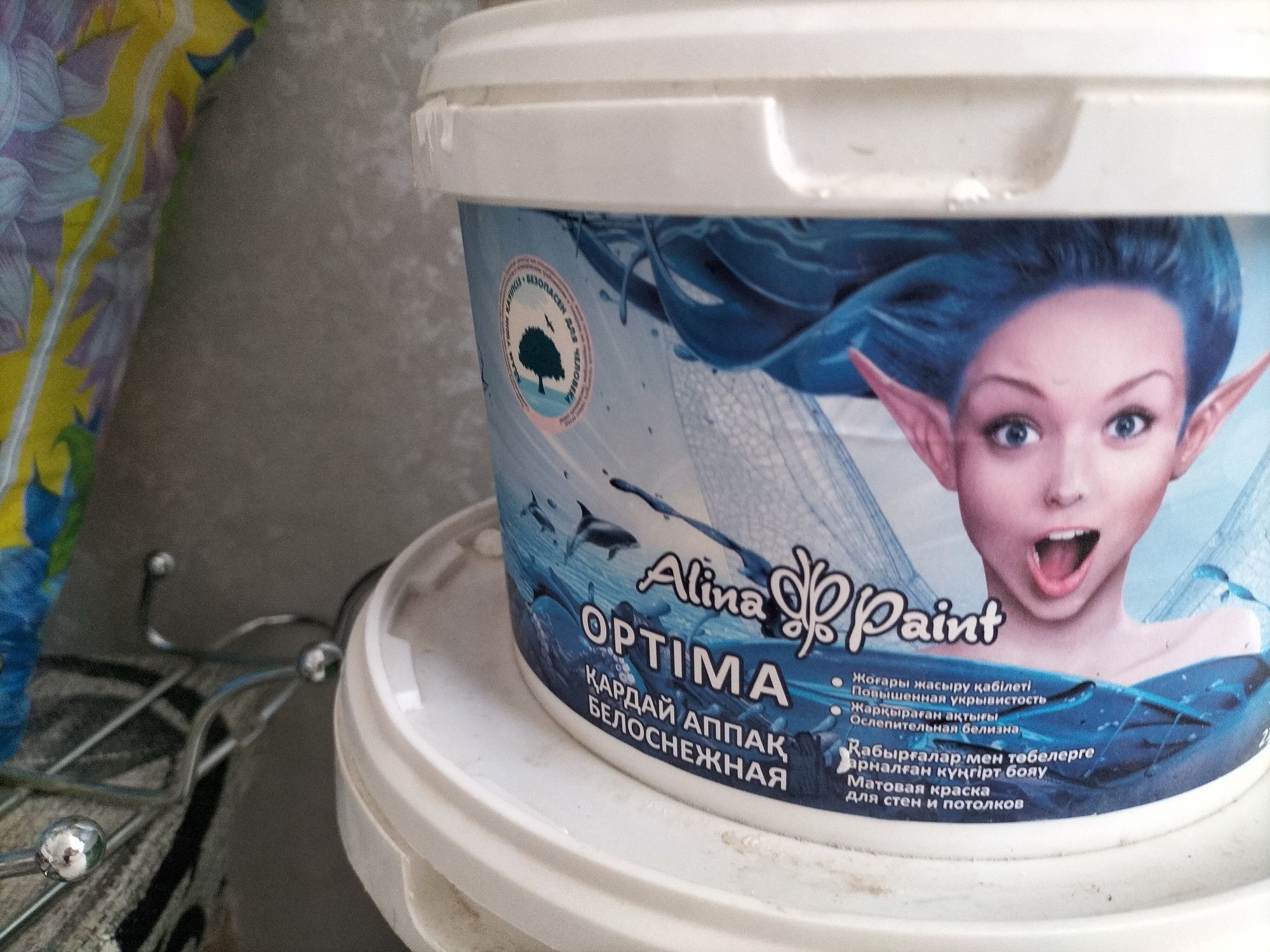 Продам декоративную штукатурку и лак .