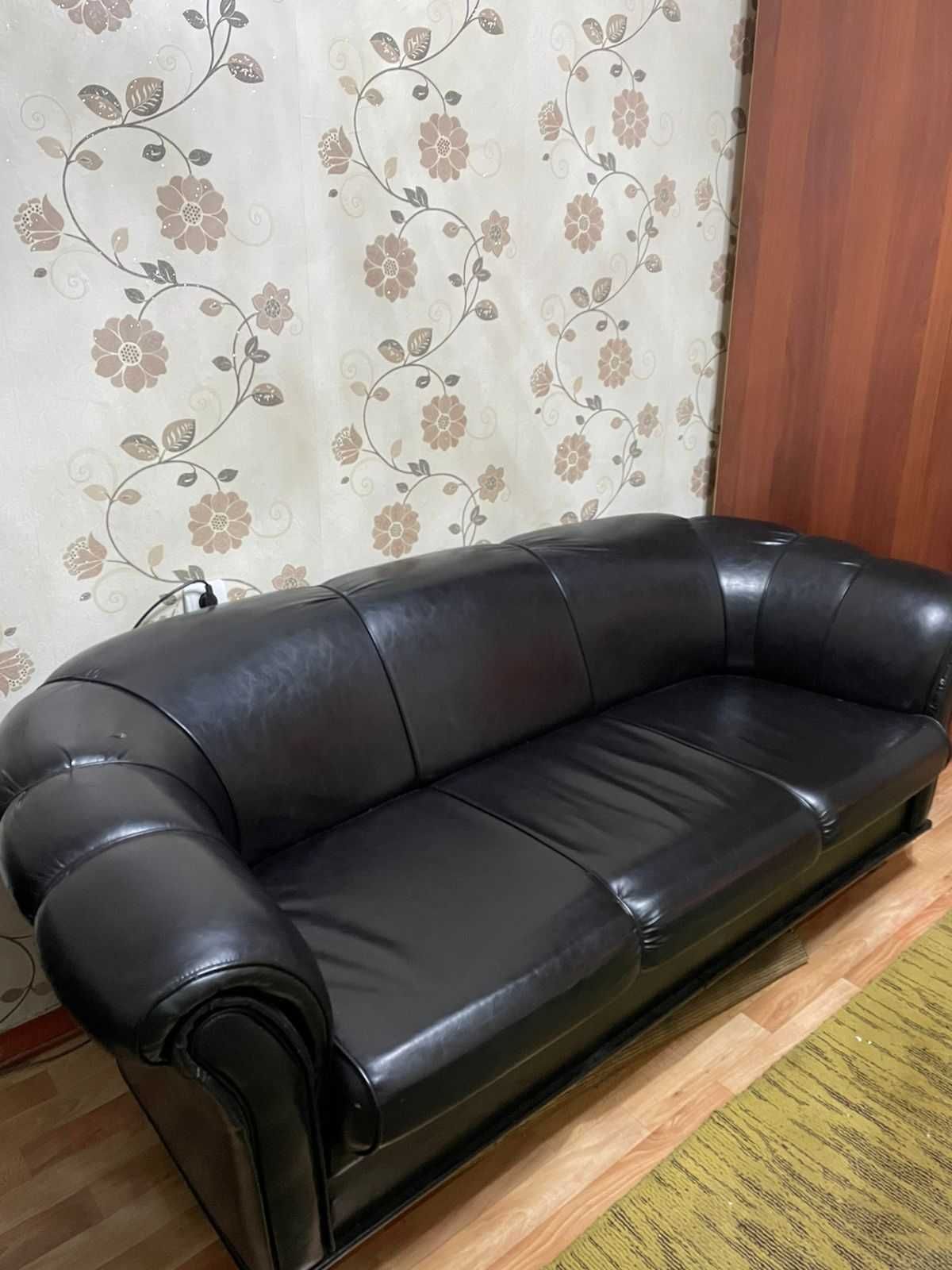 кожанный диванчик
