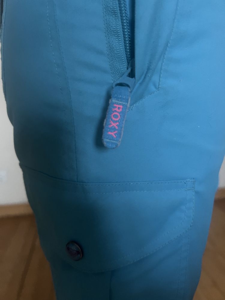 Продам горнолыжные штаны Roxy и теплую женскую одежду размера M