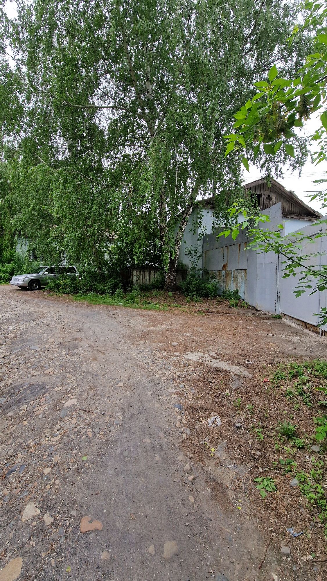 Продам автобазу 6 боксов,здание 11 комнат.Участок 15 соток