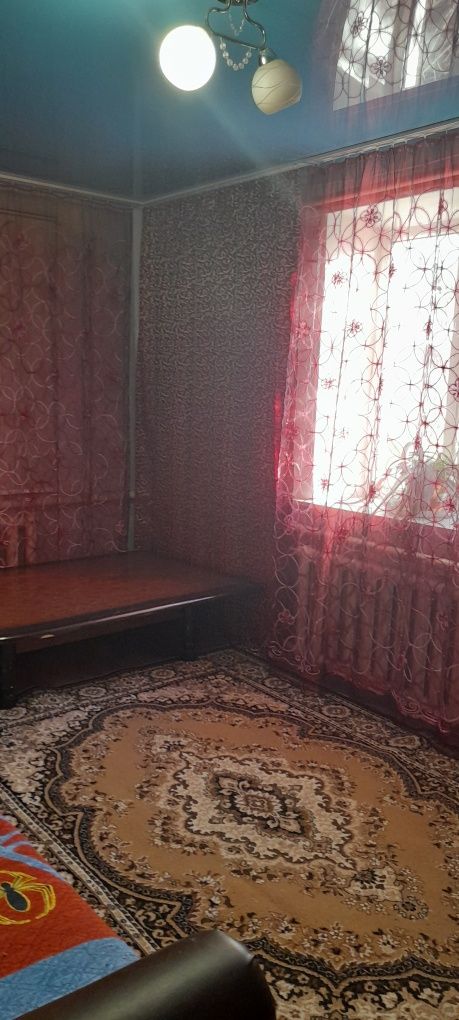 Продаётся кирпичный (красный кирпич покрытый силикатным кирпичом )