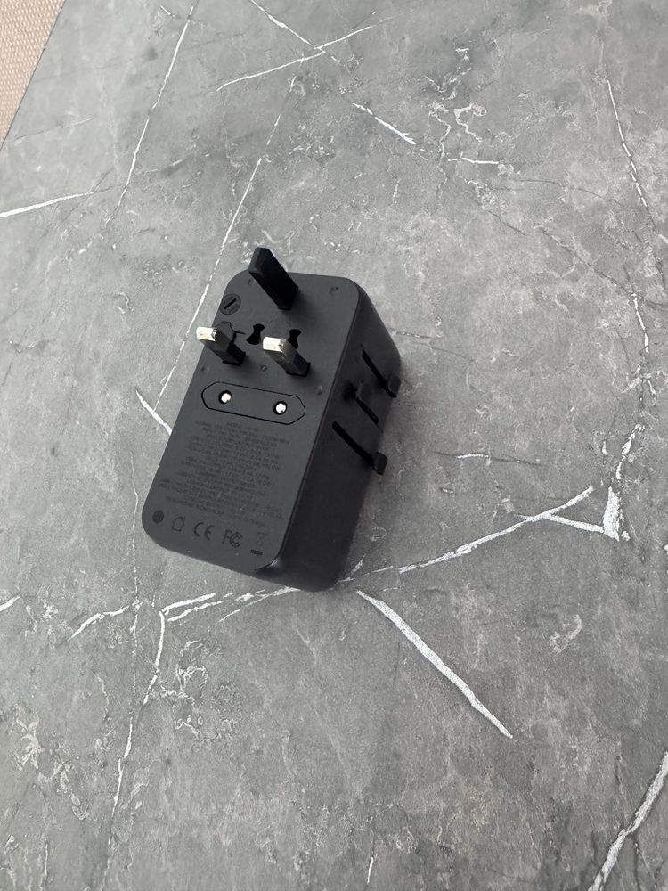 Зарядное устройство Momax 1 World. GAN 140 W