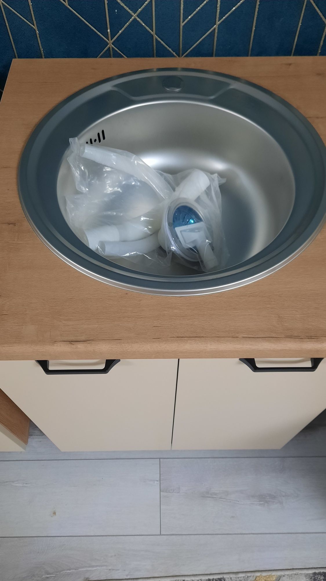 Продам кухонные тумбы низ.