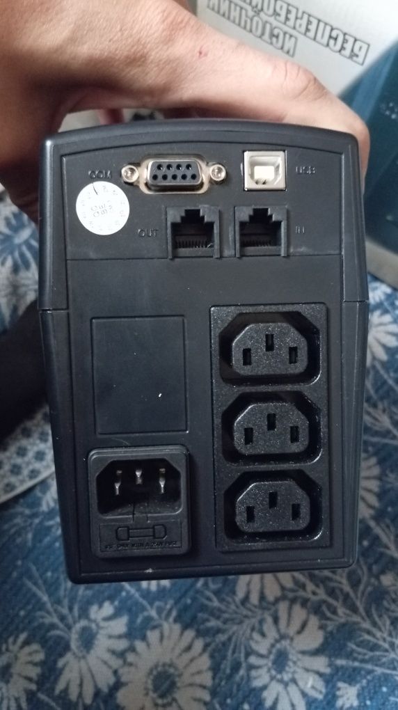CuberPower Источник бесперебойного питания