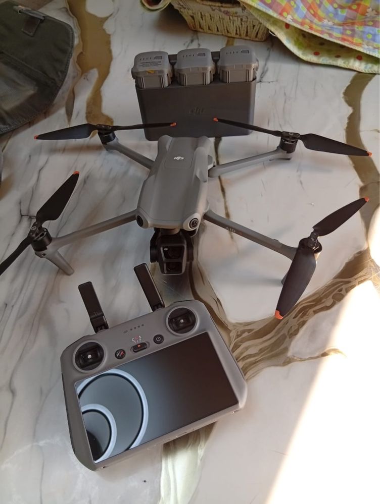 Продам дрон dji air 3 в отличном состоянии