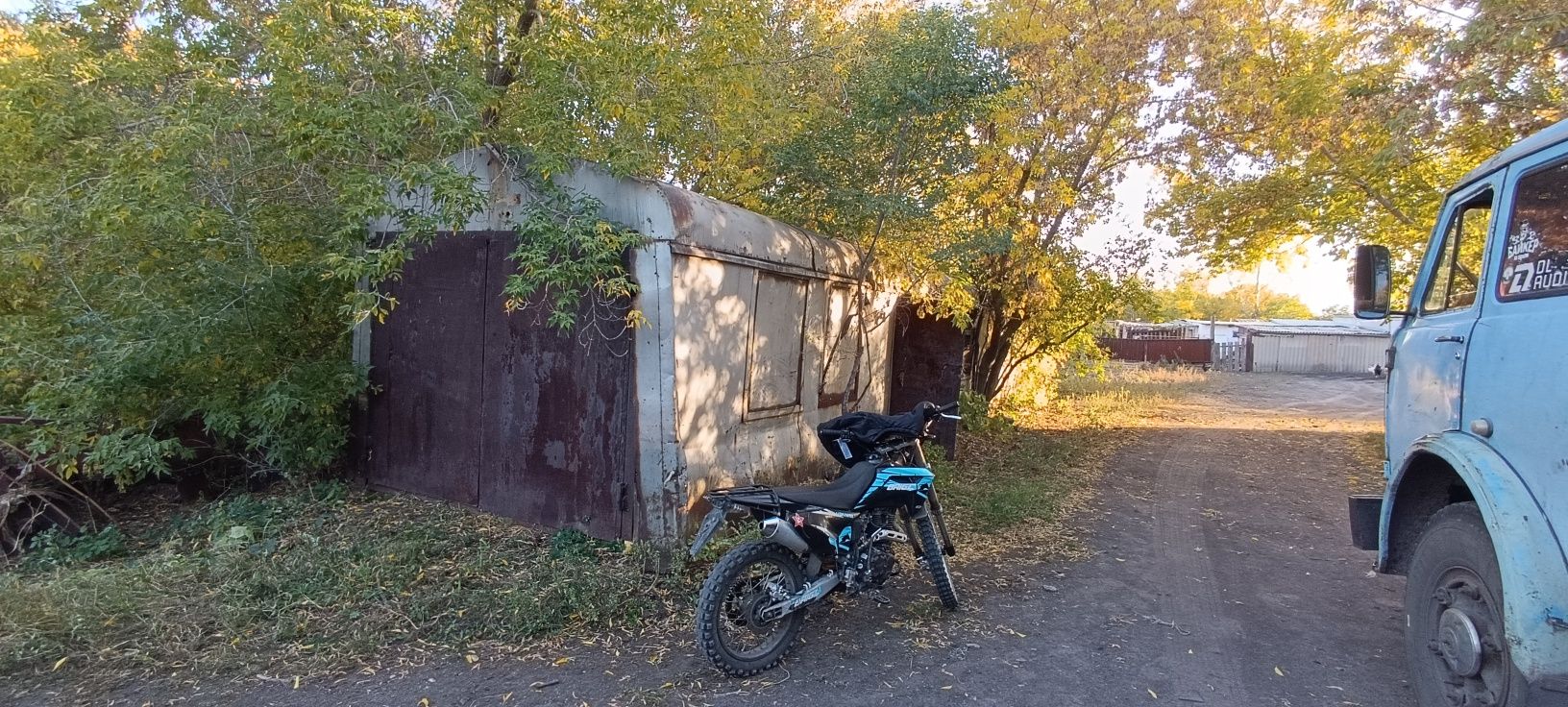 Большой Вагончик, гараж