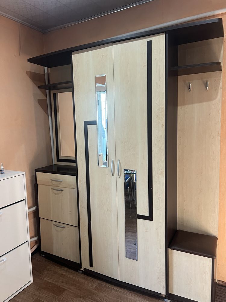 Продам мебель в прихожую