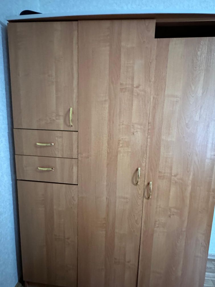 Продам шифоньер!