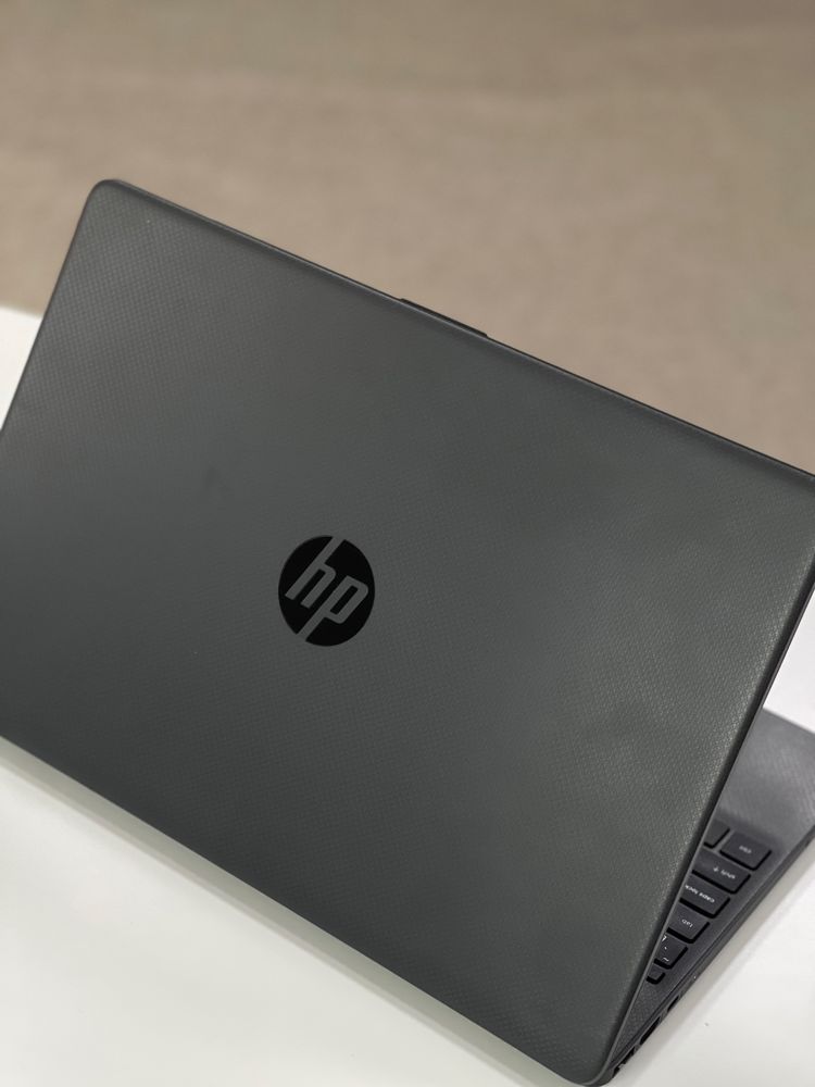 Продается ноутбук HP 250 G9