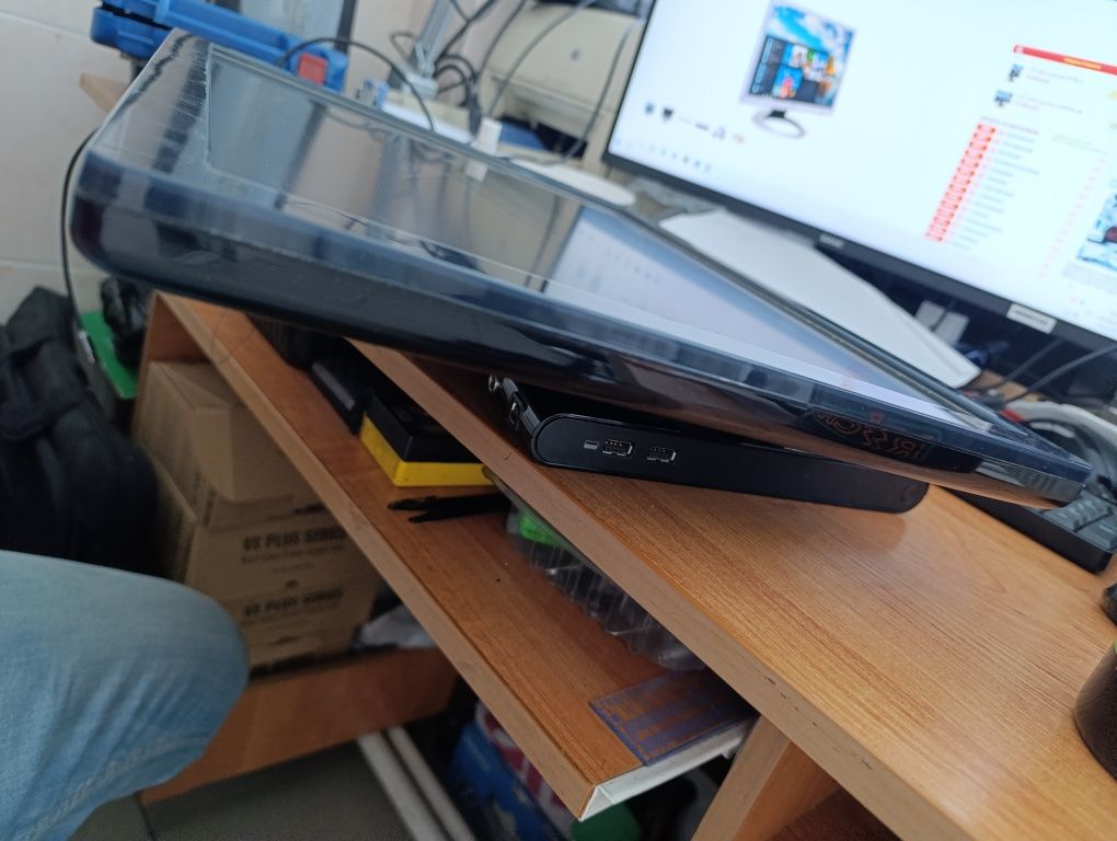 Продам монитор 19" (48.3 см) Samsung