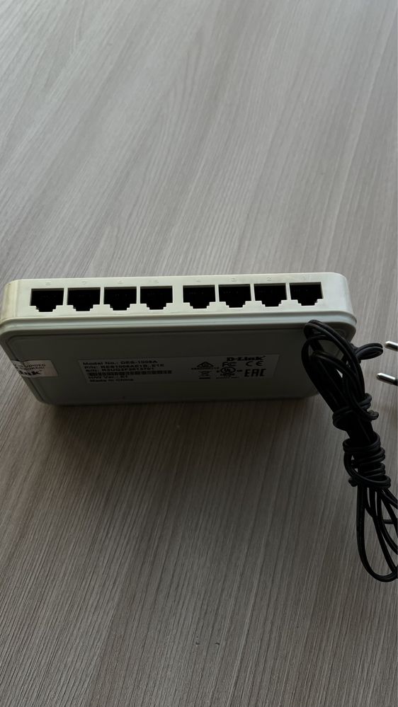 Коммутатор D-Link DES-1008A