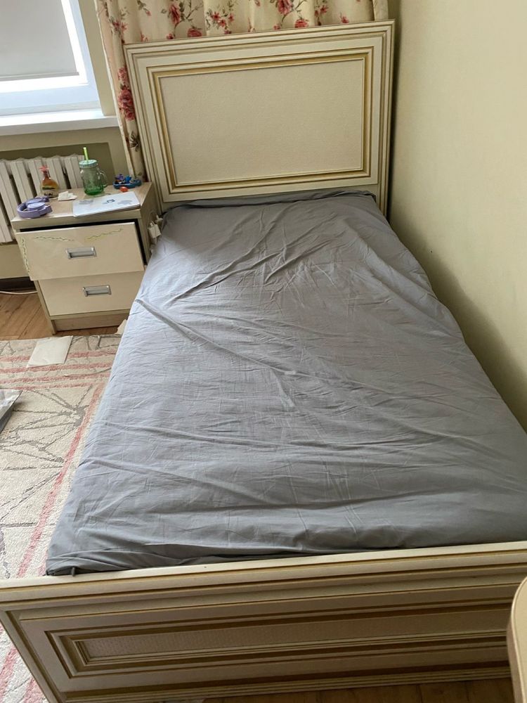 Кровать с матрасом