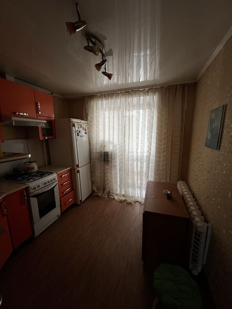Сдам, центр, 2 х комнатную квартиру