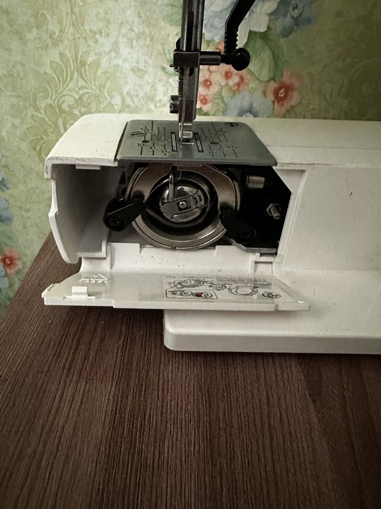 Продам швейную машинку