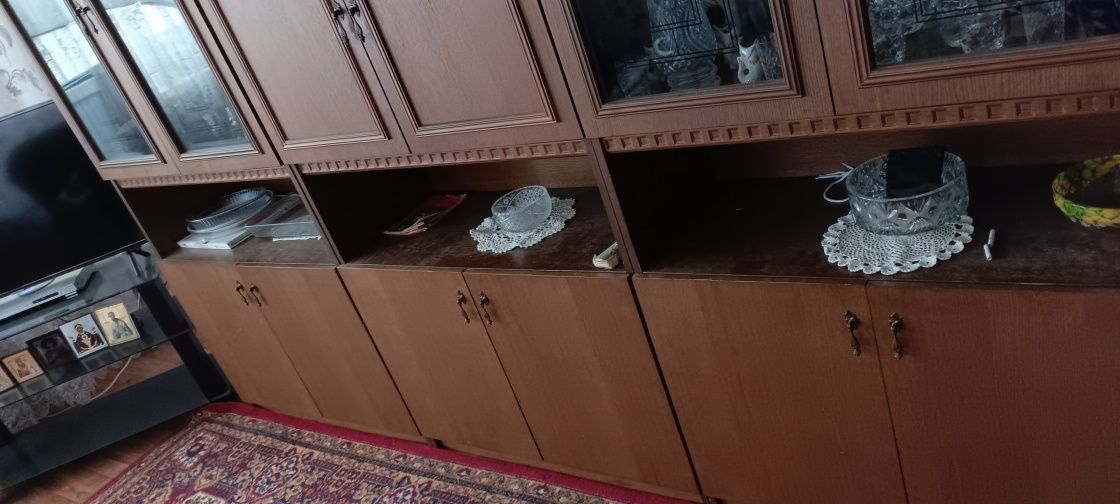 Продам стенку  для гостиной б/у