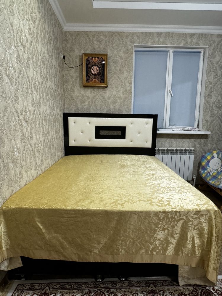 Диван,2 тумбочка, комодымен сатылады. Жағдайы жақсы.