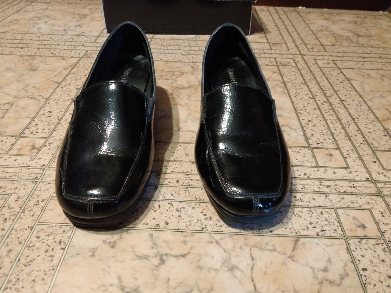 Продам женские туфли