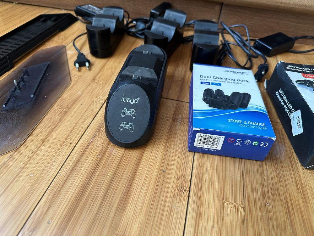 Док станции/подставки на PlayStation 4 а также джойстики и игры