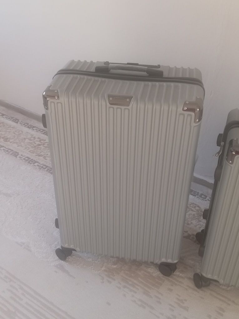 Продаётся дорожный чемодан новый