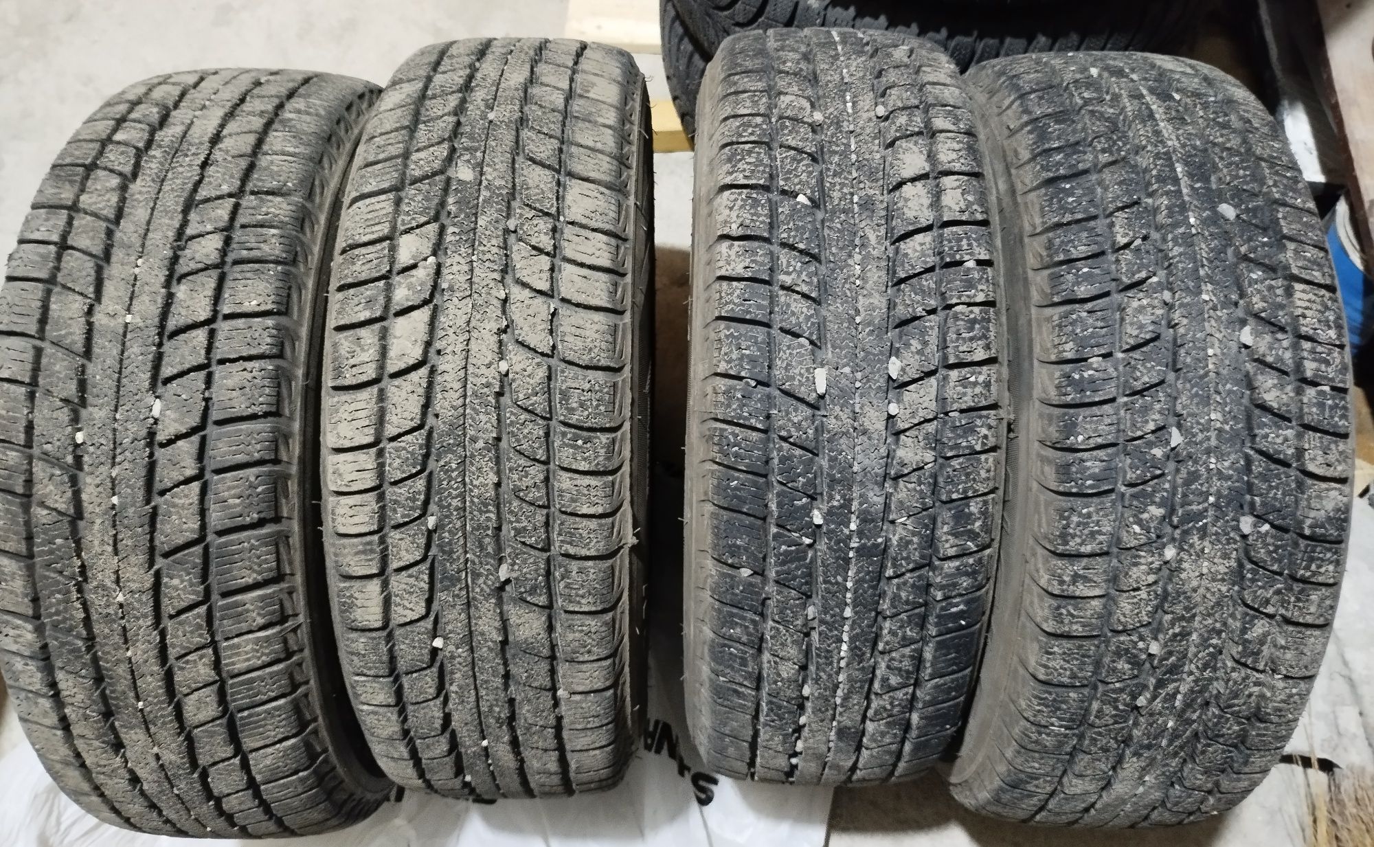 Продам зимнию резину TRIANGLE T 175/70/13.