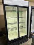 Продам холодилник 2дверныие в хпрожем состаение