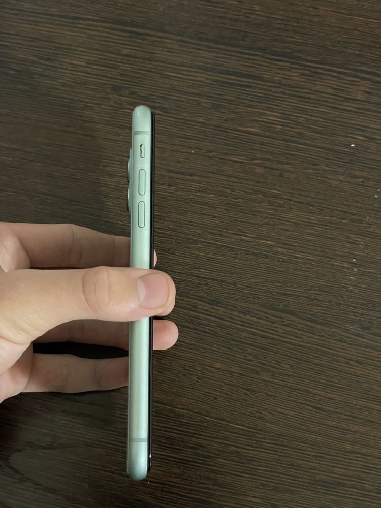 Продам iPhone 11