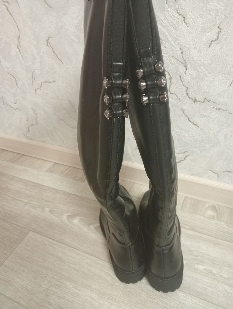Продам новые демисезонные сапоги