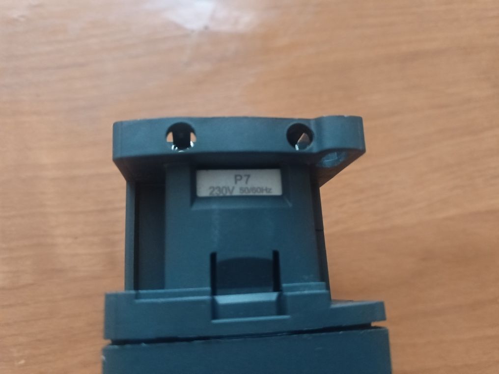 Контактор Schneider electric, катушка 220В, ток 32А