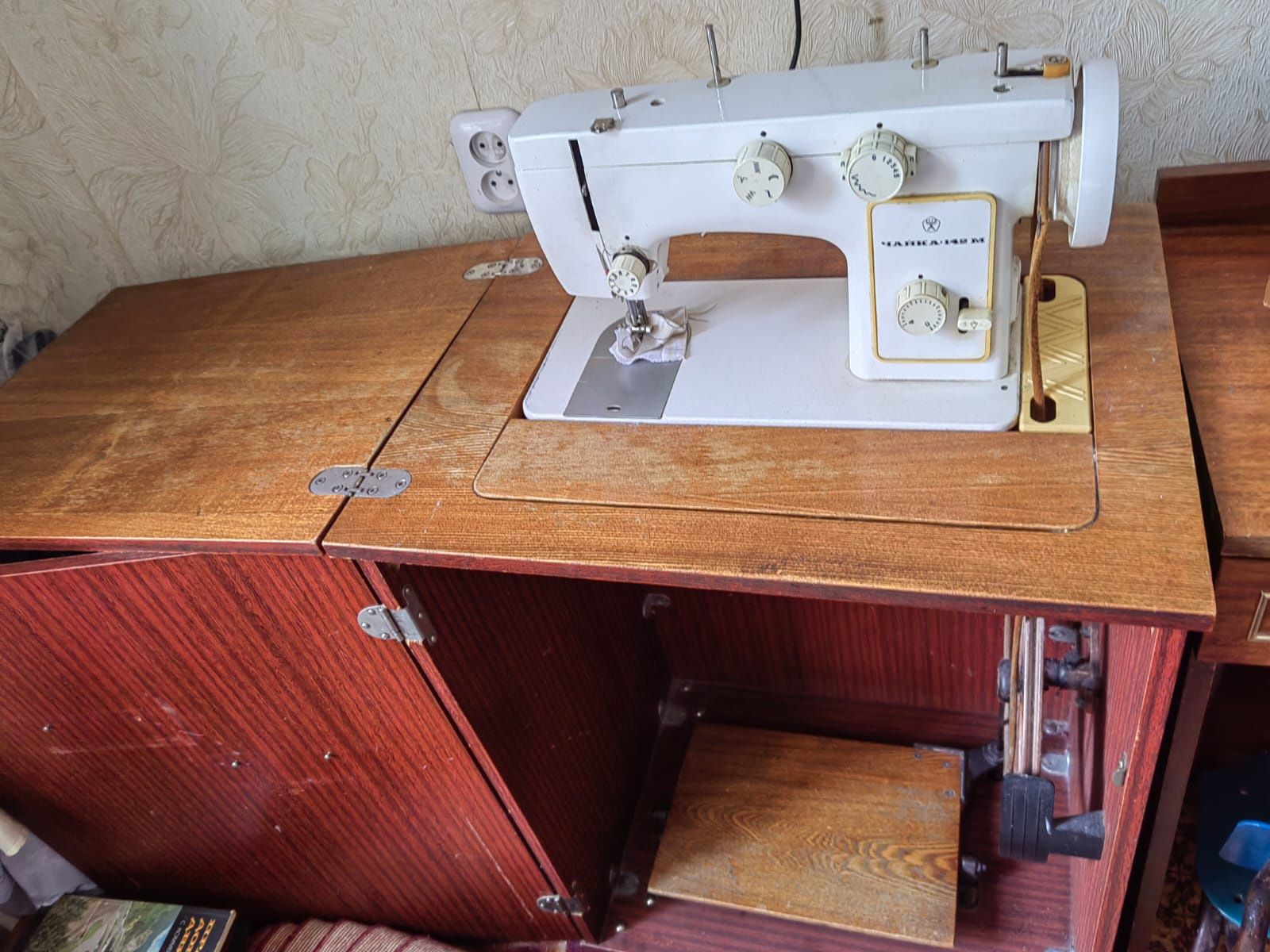 Продам швейную машинку Чайка 142 М