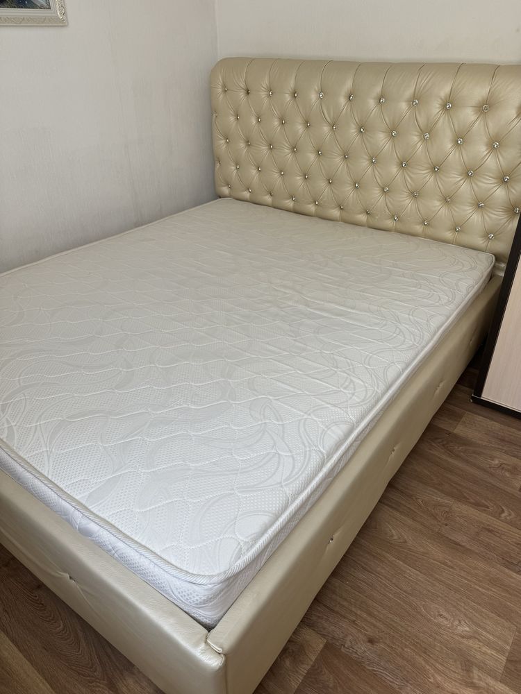 Продам двухспальнюю кровать