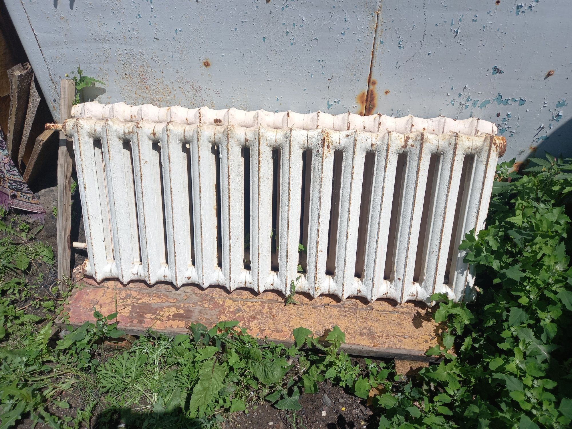 Продам чугунные батареи