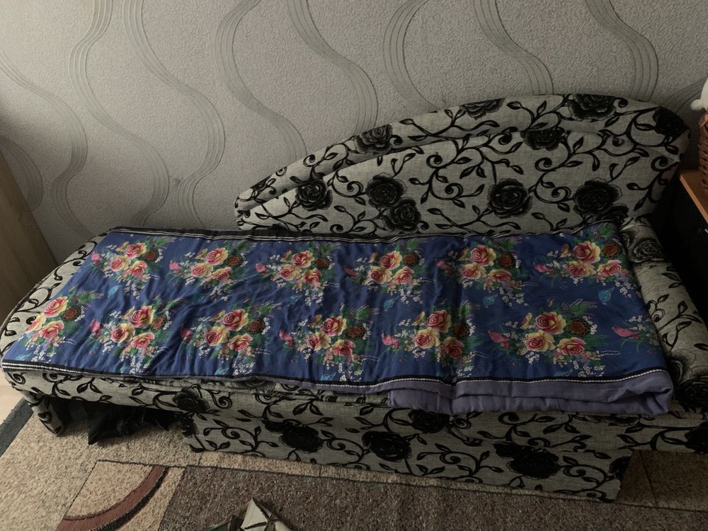 Продам диван с дополнительным отсеком