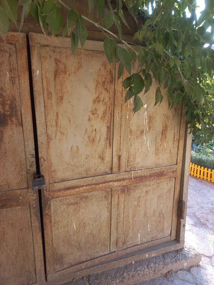 Продаю металлический гараж 2.8×4.4 м — разборный, крепкий, толщина 5 м