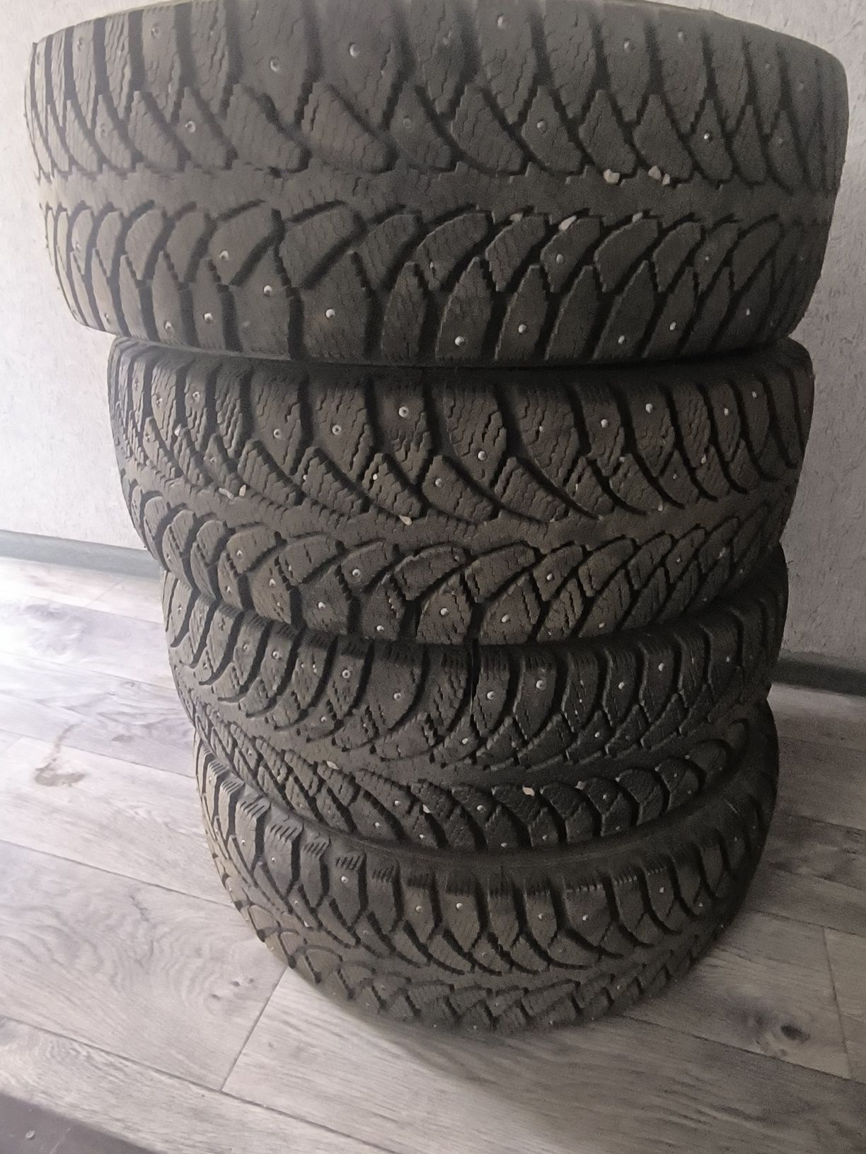 Шины 205/65/R15 почти новые