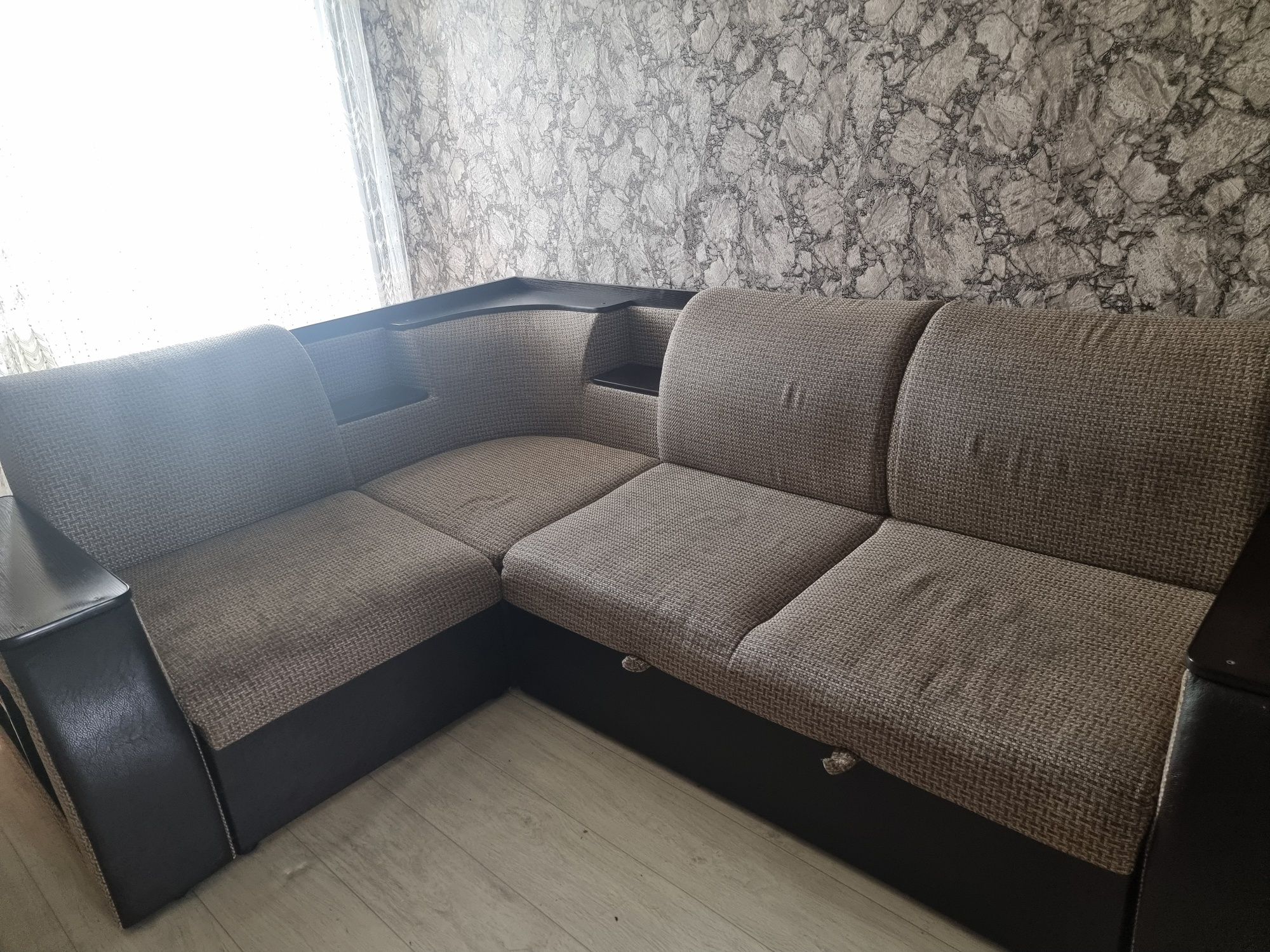 Продам диван угловой