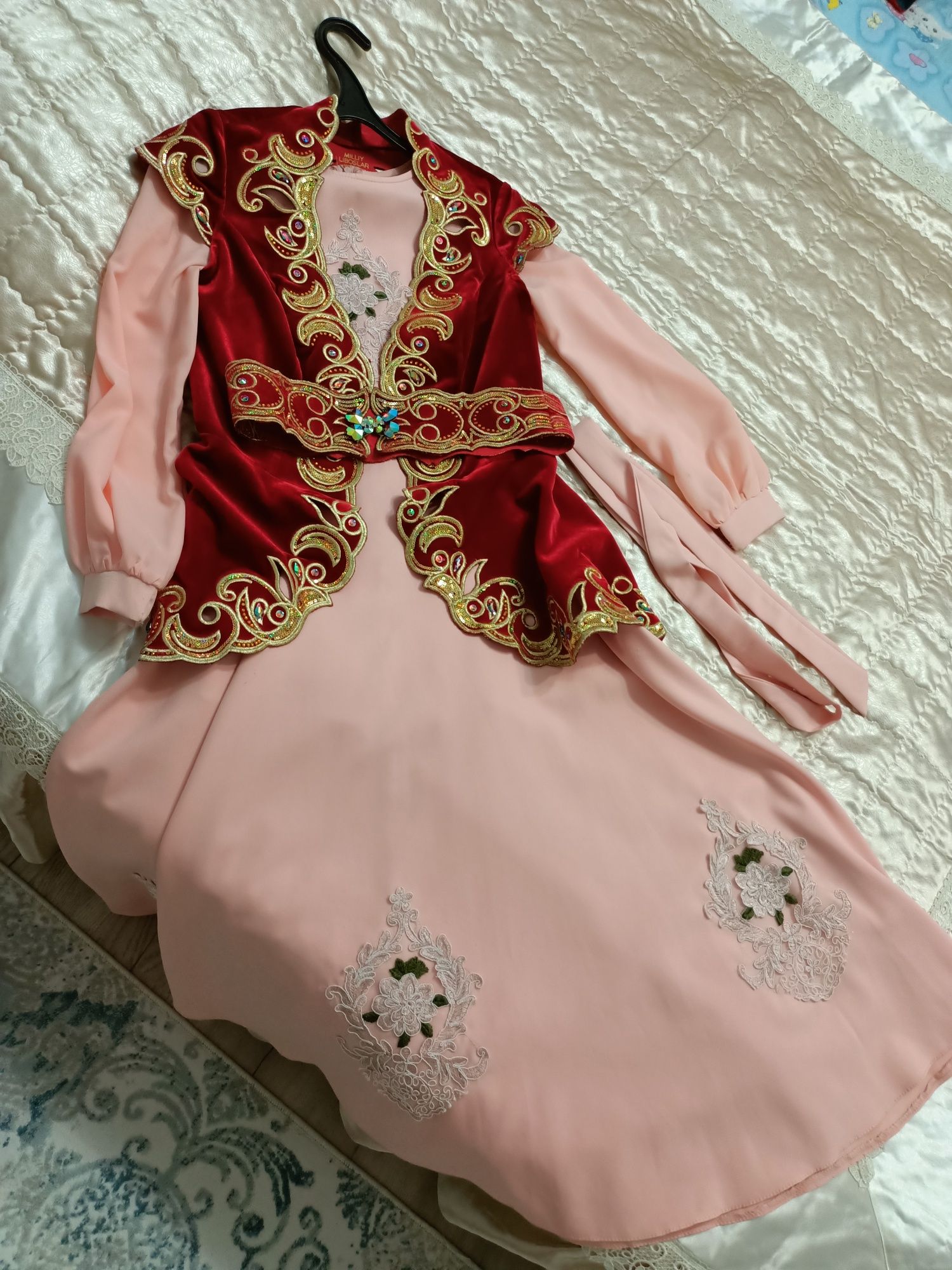 Продам кажекей и платье